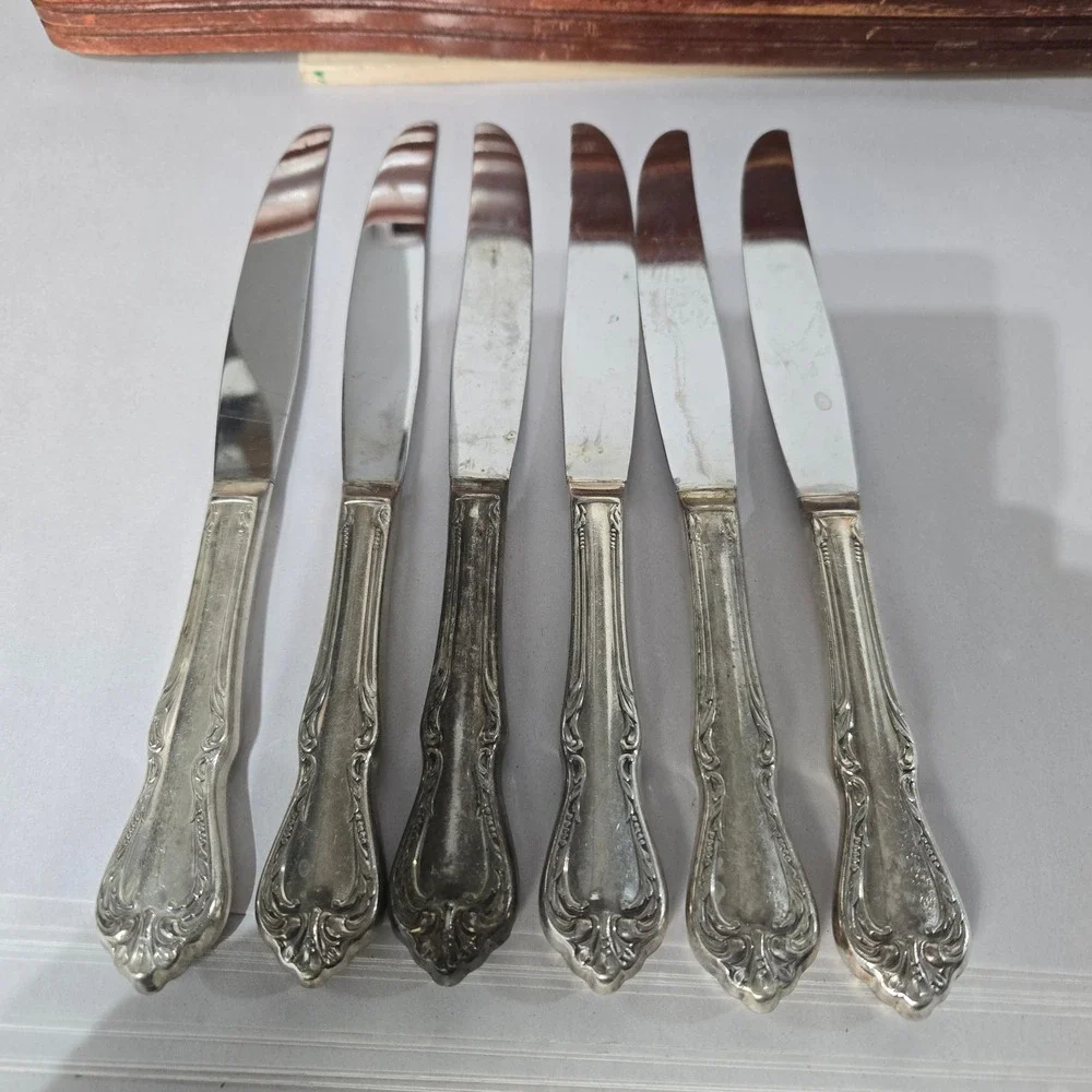 Wm. A. Rogers Oneida Flatware Set 23pc Silver Overlaid Memory Pattern